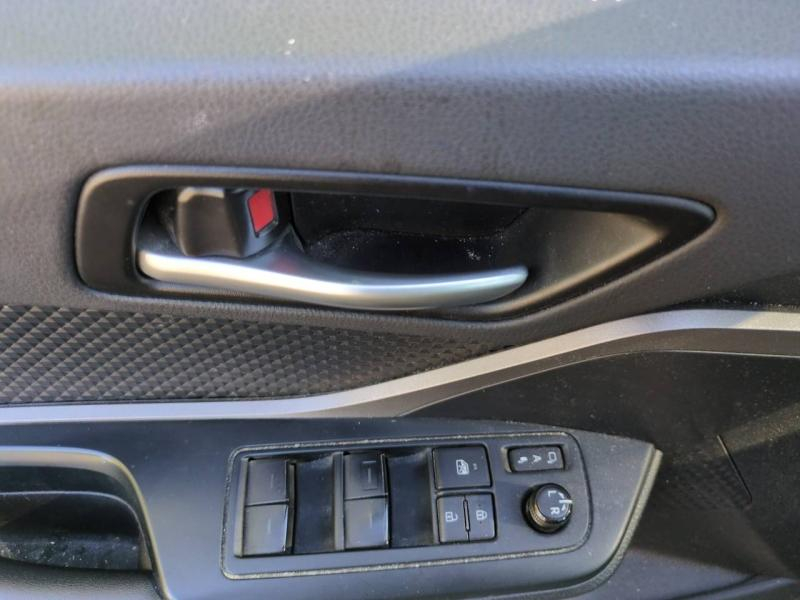 TOYOTA C-HR d’occasion à vendre à NÎMES chez SNMA (Photo 14)